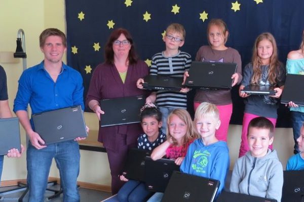 Weber Gruppe spendet mit Freuden Laptops für schulische Ausbildung