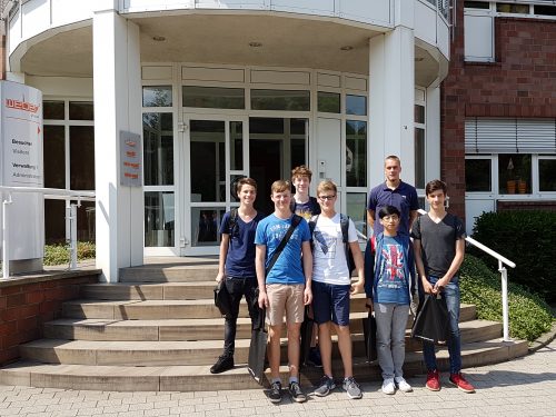 Schüler der Holderbergschule besuchten die Weber-IT